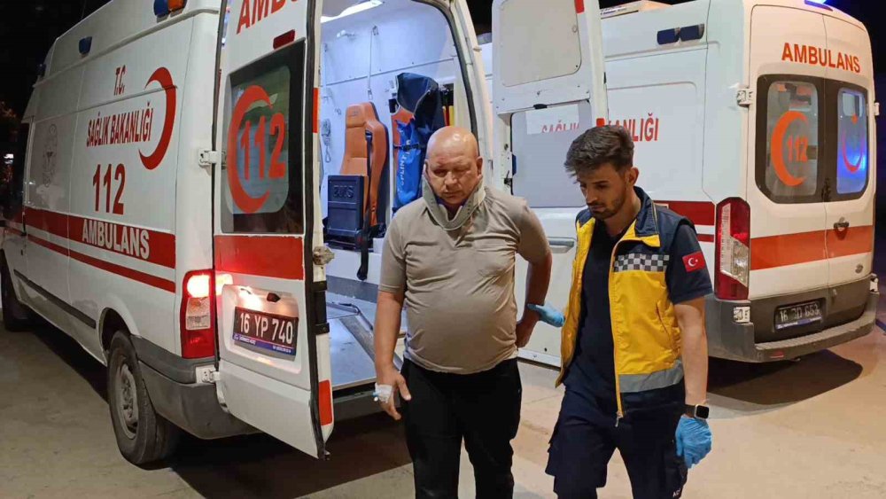 2 Otomobil Kafa Kafaya Çarpıştı 4 Kişi Yaralandı