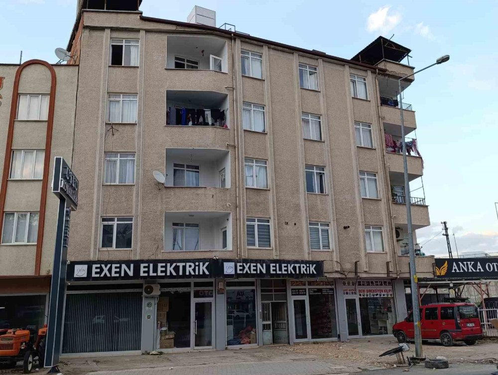 3. Kattan Düşen Çocuk Ağır Yaralandı