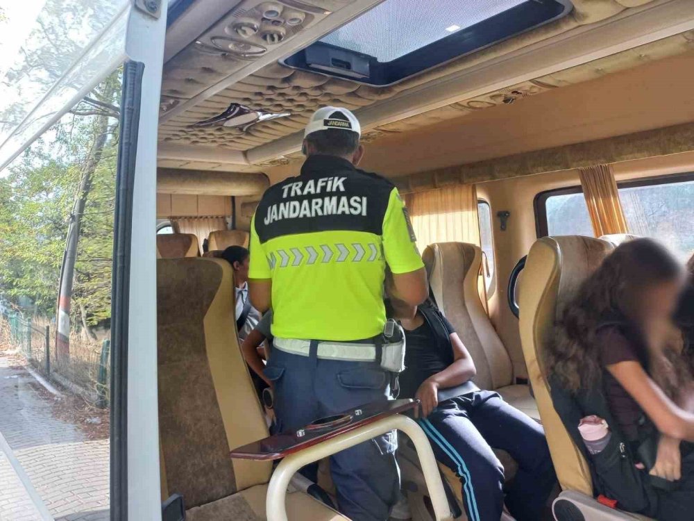 Öğrencilerin Güvenli Yolculuğu İçin Jandarma Gece Gündüz Yollarda