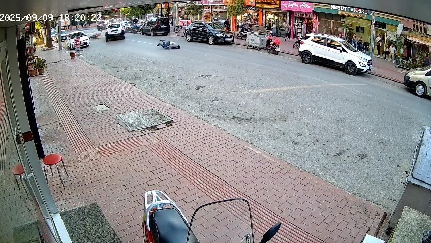 Cipe Çarpan Motosikletli Metrelerce Havaya Savruldu