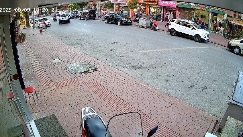 Cipe Çarpan Motosikletli Metrelerce Havaya Savruldu