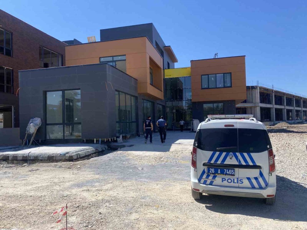 İnşaat Merdivenlerinden Yuvarlanan İşçi Yaralandı