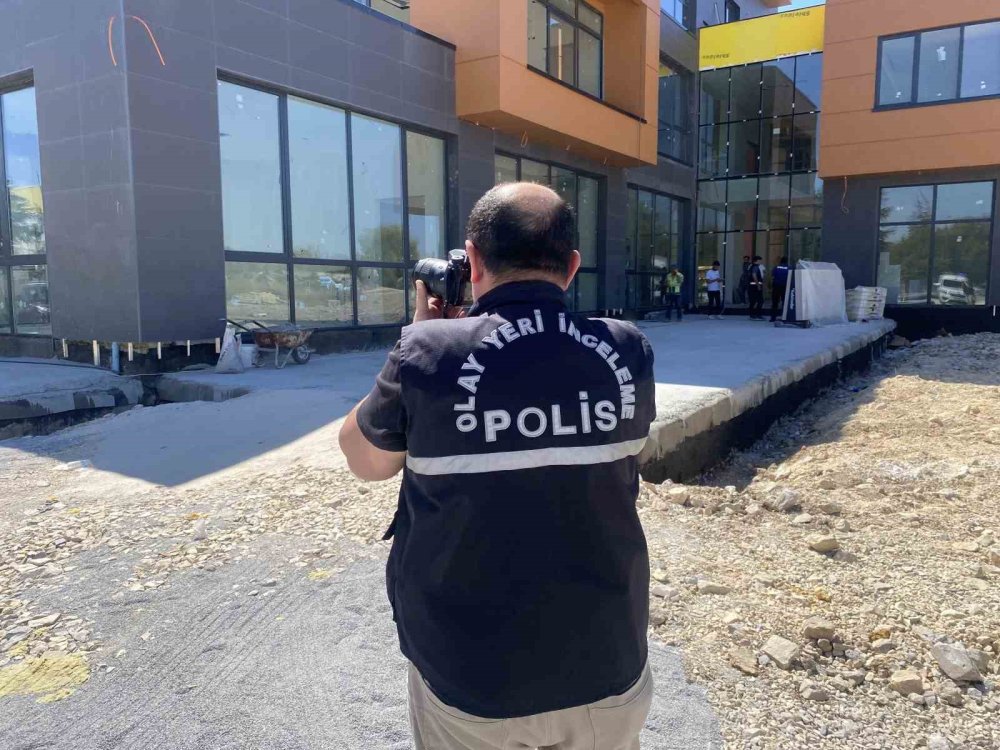 İnşaat Merdivenlerinden Yuvarlanan İşçi Yaralandı