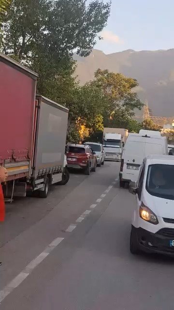 Otobüs Şoförü İle Sürücü Arasında Ters Yön Tartışması