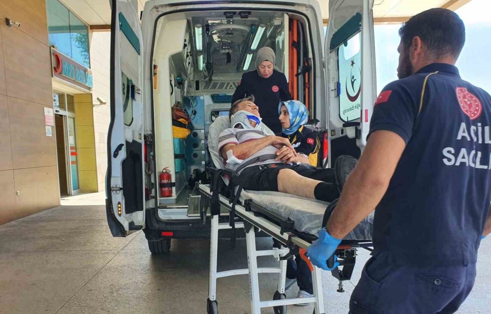 Elektrikli Bisiklet İle Otomobil Çarpıştı: 1 Yaralı