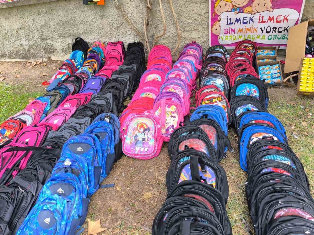 Hayırseverler Bin 350 Öğrenciye Okul Eşyaları Hediye Etti