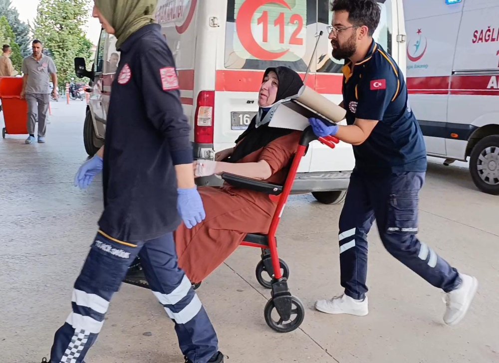 İşci Servisi İle Yolcu Minibüsü Çarpıştı: 4 Yaralı