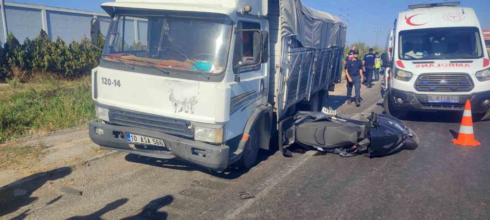 Kırmızı Işıkta Feci Kaza: 1 Ölü, 1 Yaralı