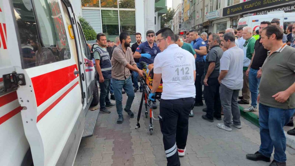 Motosiklet Önce Küçük Çocuğa Ardından Otomobile Çarptı: 2 Yaralı