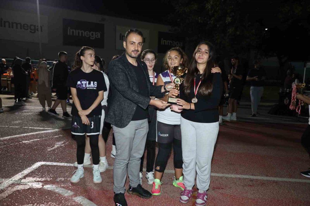 Sokak Basketbolunda Kupalar Sahiplerini Buldu