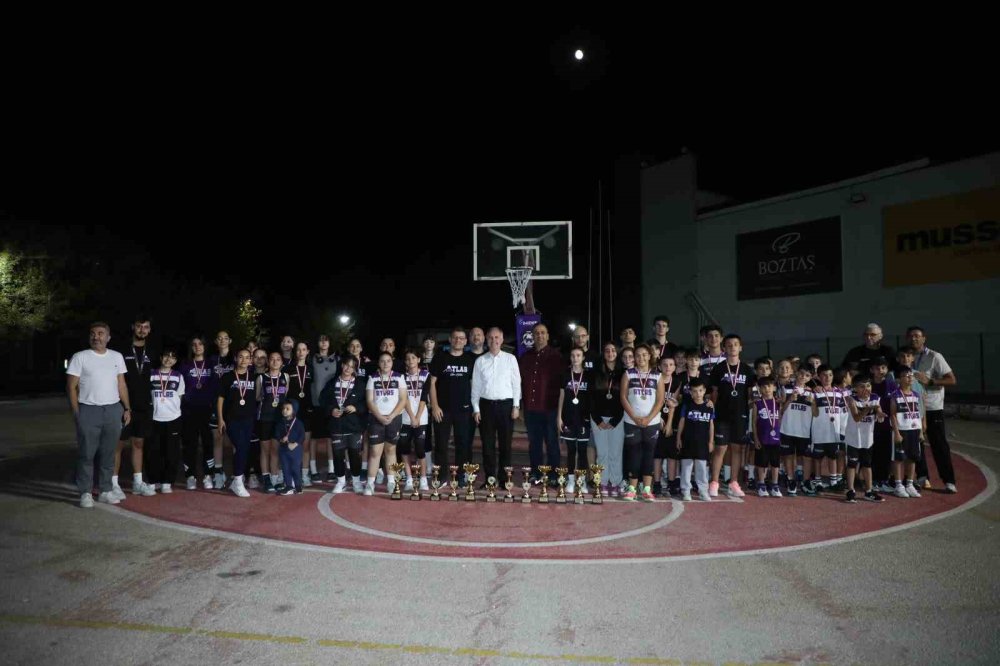 Sokak Basketbolunda Kupalar Sahiplerini Buldu