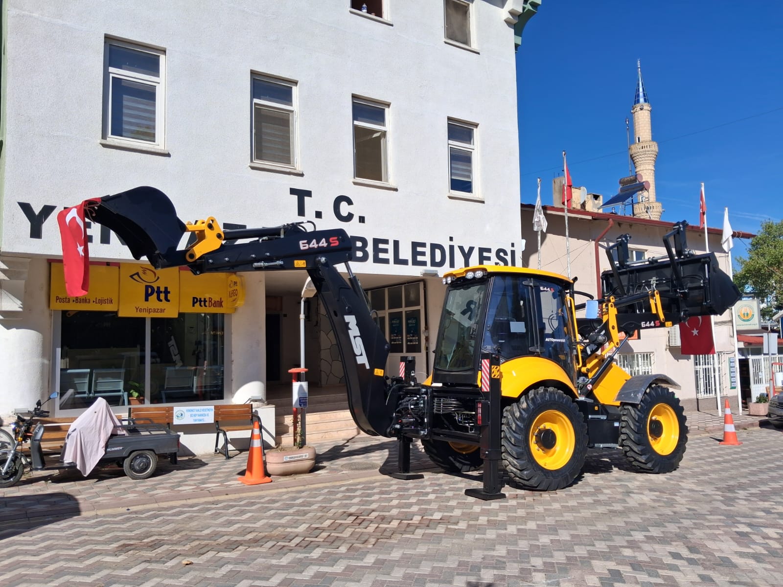 yenipazar-belediyesine-yeni-is-makinasi1.jpg