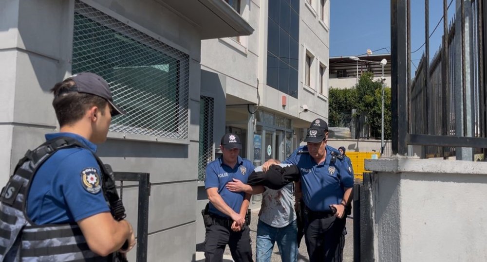 27 Yıl 10 Ayla Aranan 16 Yaşındaki Şüpheliyi Polis Yakaladı