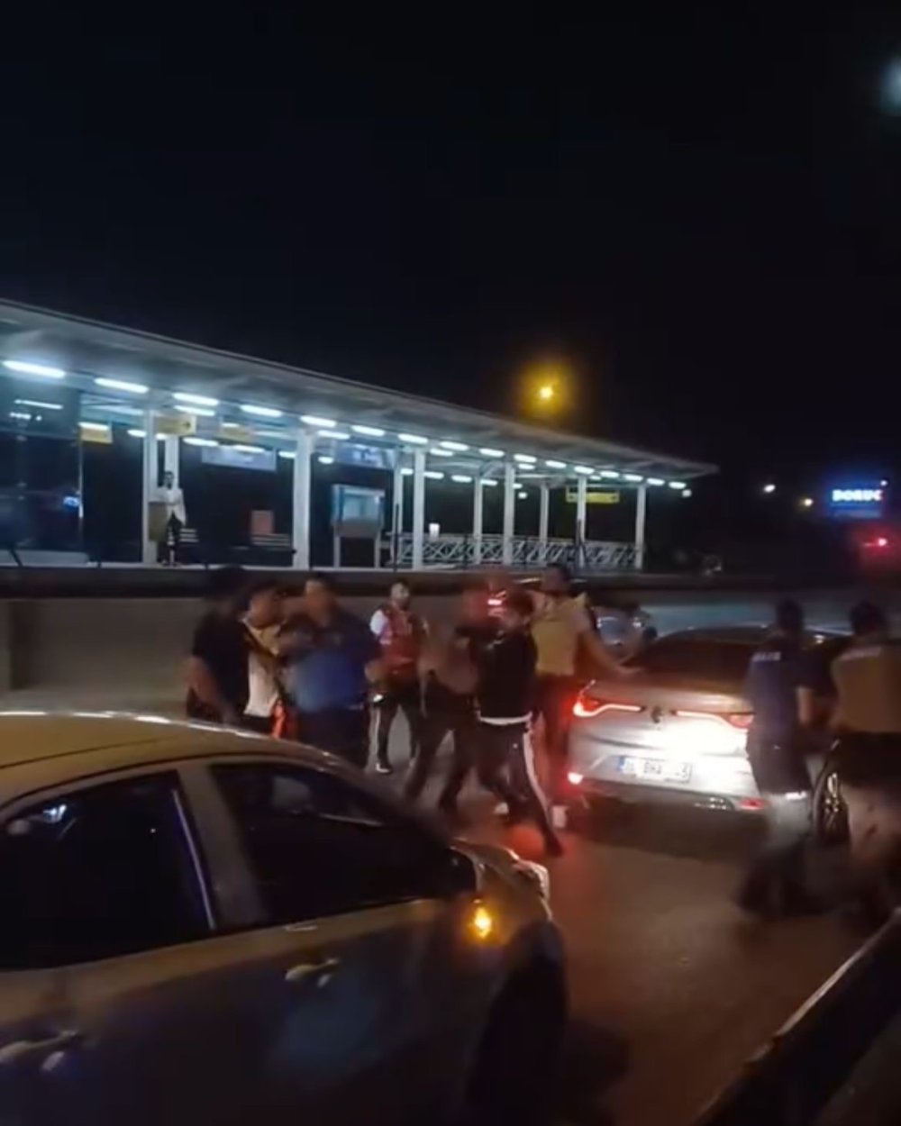 Trafikte Yol Verme Kavgası
