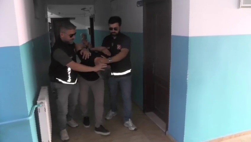 19 Yıl Hapis Cezasıyla Aranan Firari Suçlu Trafikte Yakalandı