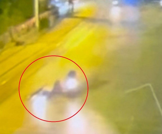 Boş Yolda İki Motosikletli Kaza Yaptı