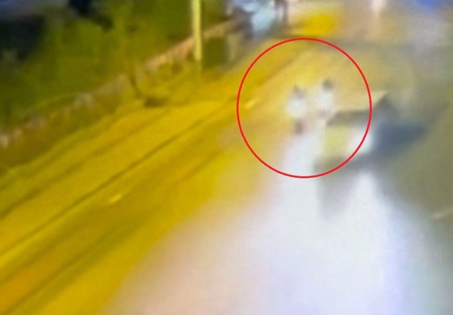 Boş Yolda İki Motosikletli Kaza Yaptı
