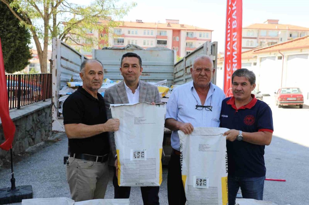 Çiftçilere Kanola Tohumu Desteği Verildi