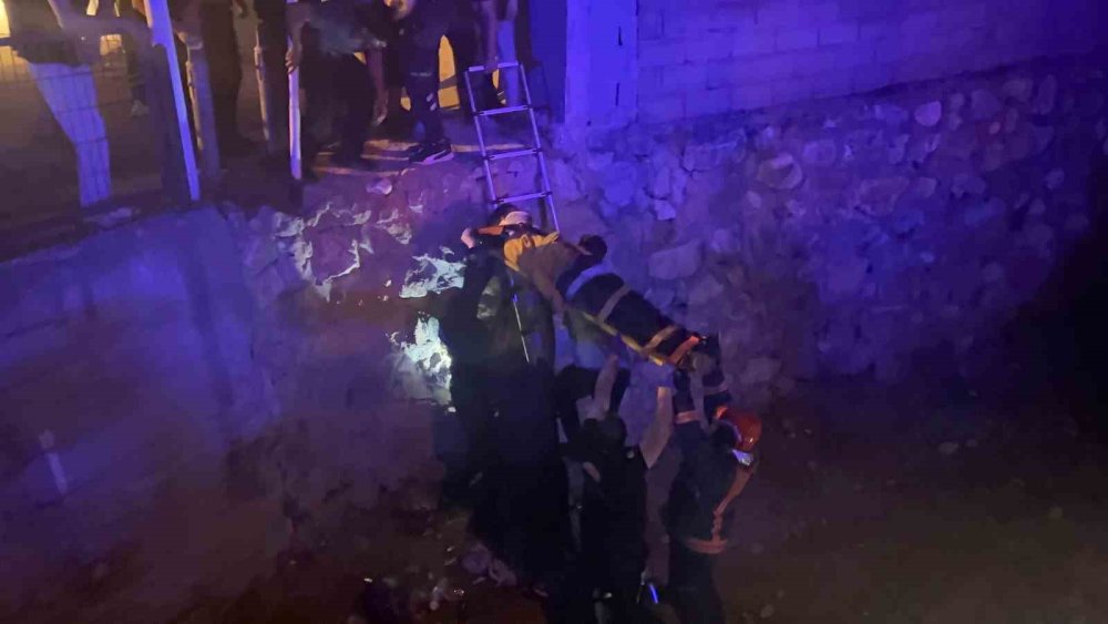 Kontrolü Kaybetti, 5 Metrelik Dereye Düştü
