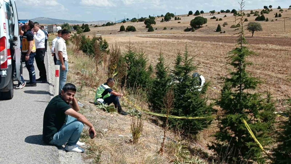 Kütahya’da Yol Kontrolü Yapan Jandarma, Takla Atan Otomobilin Altında Kaldı