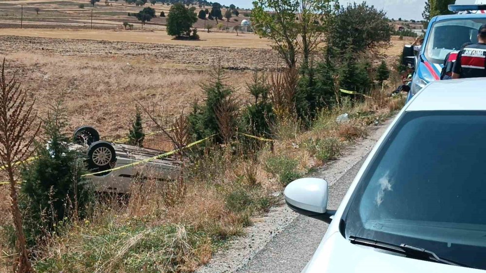 Kütahya’da Yol Kontrolü Yapan Jandarma, Takla Atan Otomobilin Altında Kaldı