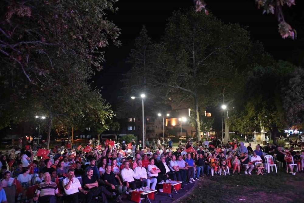 Milli Heyecan Meydanlara Taşındı