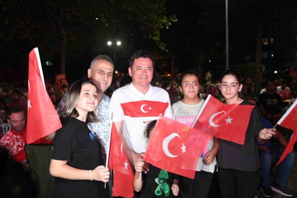 Milli Heyecan Meydanlara Taşındı