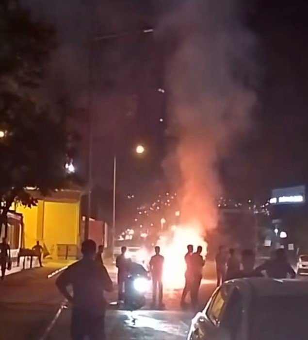 Seyir Halindeki Araç Alev Topuna Döndü