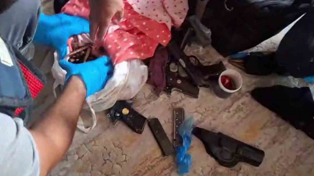 Uzun Namlulu Silahlar, Tabancalar, Binlerce Mermi Ele Geçirildi