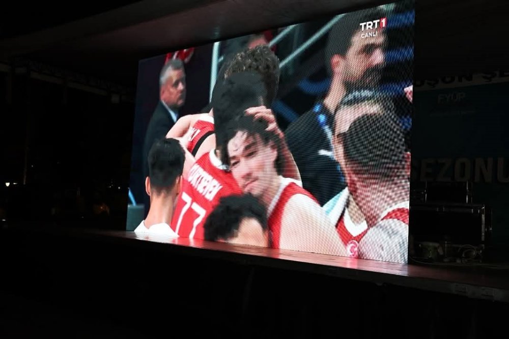 Yarı Final Heyecanı Dev Ekranda Yaşandı