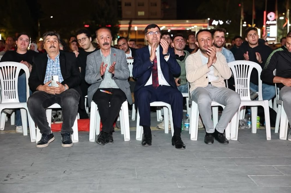 Yarı Final Heyecanı Dev Ekranda Yaşandı