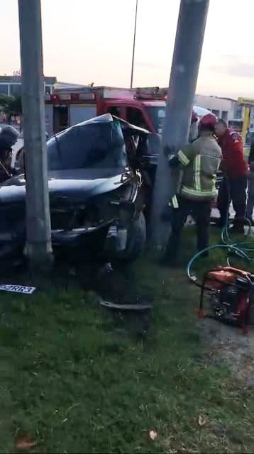 Direğe Çarpan Aracın Sürücüsü Ağır Yaralandı