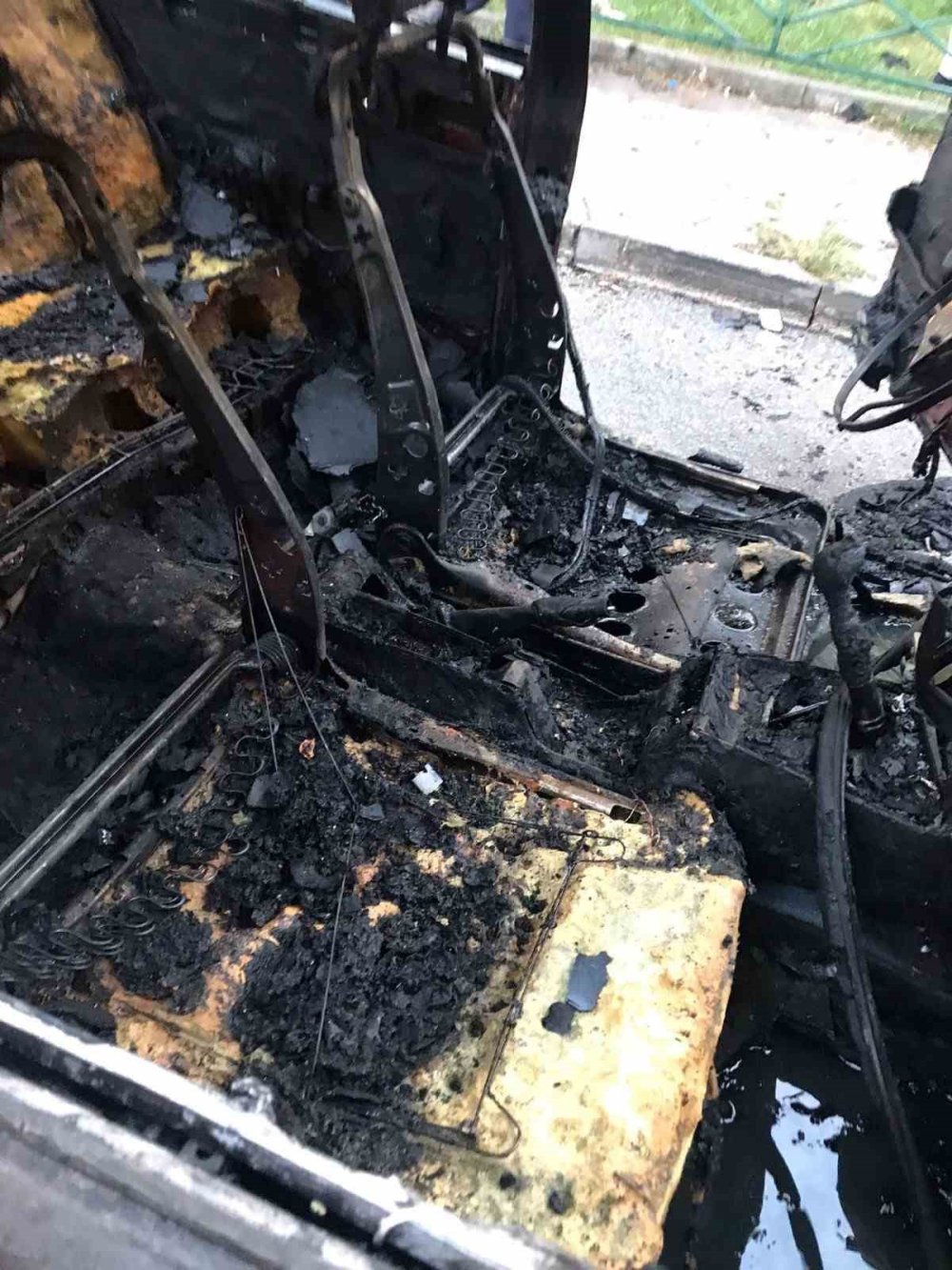 Dört Yıllık Birikimi İle Aldığı, 1 Defa Kullandığı Aracı 30 Dakikada Yandı