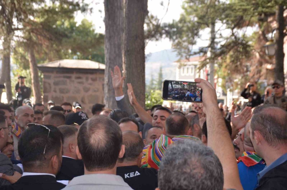 Ertuğrulgazi Türbesi Önünde Gerginlik