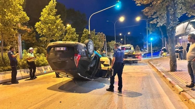 Orta Refüje Çarpan Otomobil Takla Attı!