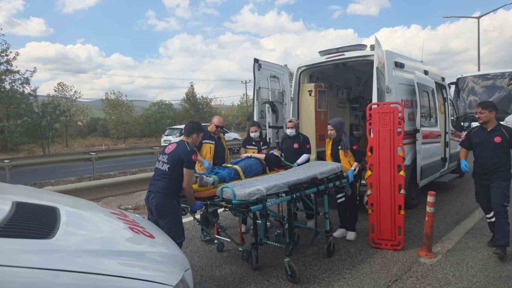 Yolcu Otobüsü Gemi Çapası Taşıyan Tıra Çarptı