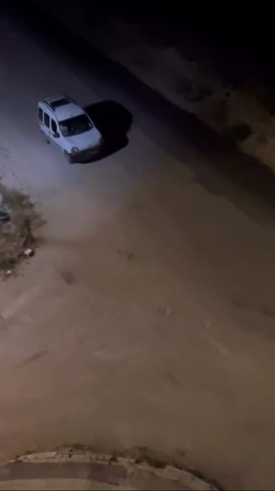 Araçtan Atılan Havai Fişek Yangına Yol Açtı