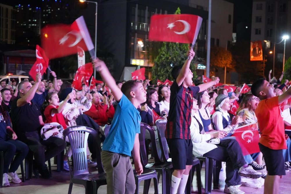Bilecik’te Final Heyecanı Cumhuriyet Meydanı’nda Yaşandı