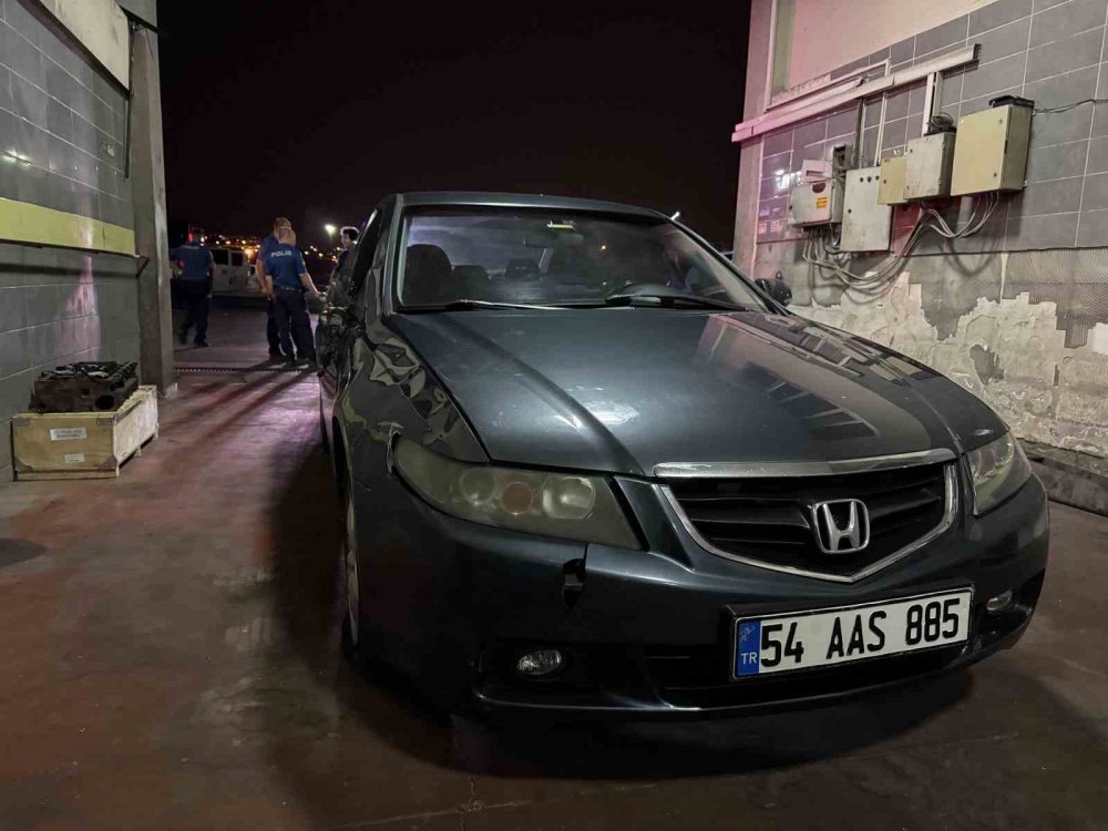 Bisikletli Gence Çarpıp Otomobili Otogara Bırakarak Kaçtı