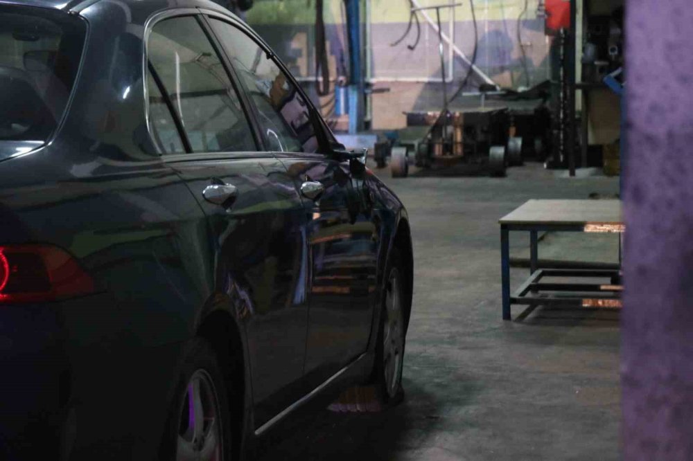 Bisikletli Gence Çarpıp Otomobili Otogara Bırakarak Kaçtı
