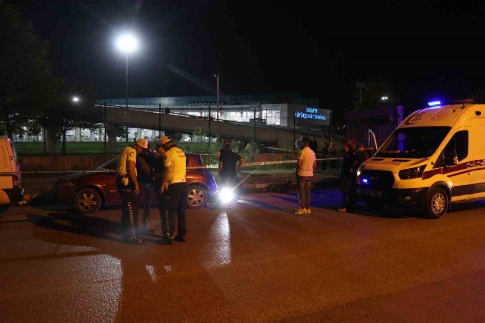 Bisikletli Gence Çarpıp Otomobili Otogara Bırakarak Kaçtı