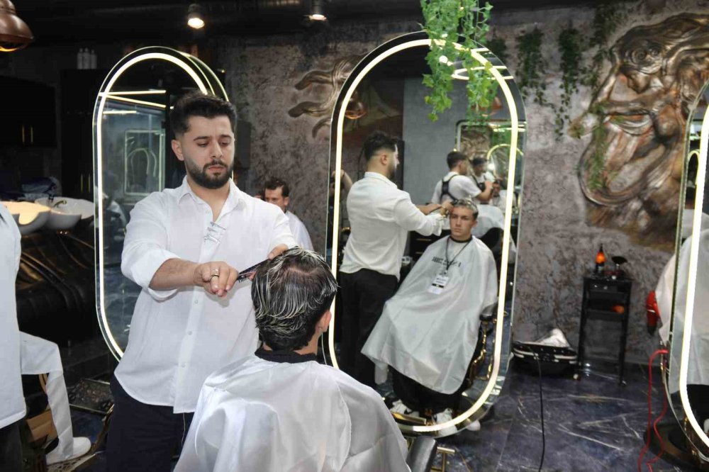 Saç Kesim Yarışmasında 110 Yarışmacı Mücadele Etti