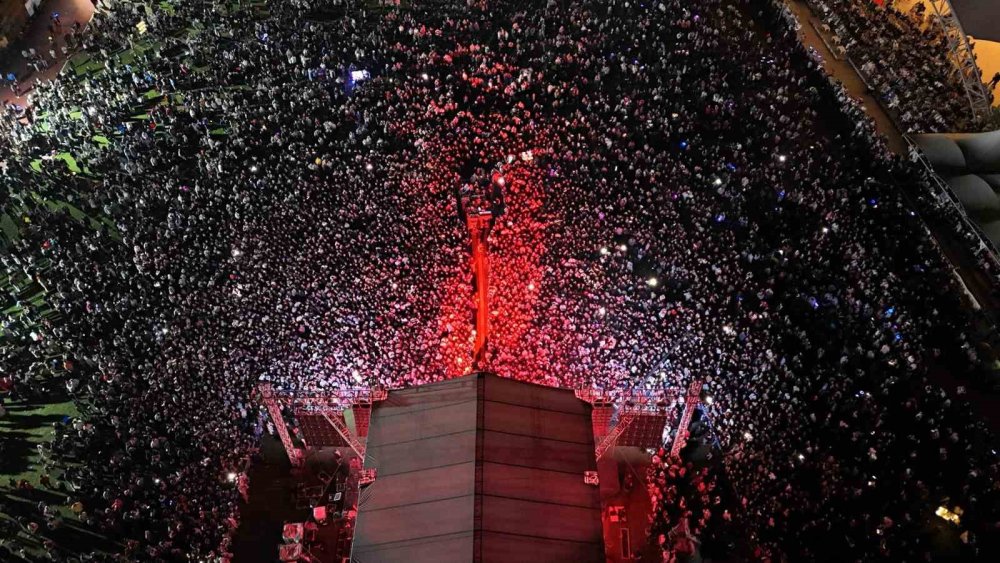 Semicenk Konserinde İzdiham Yaşandı