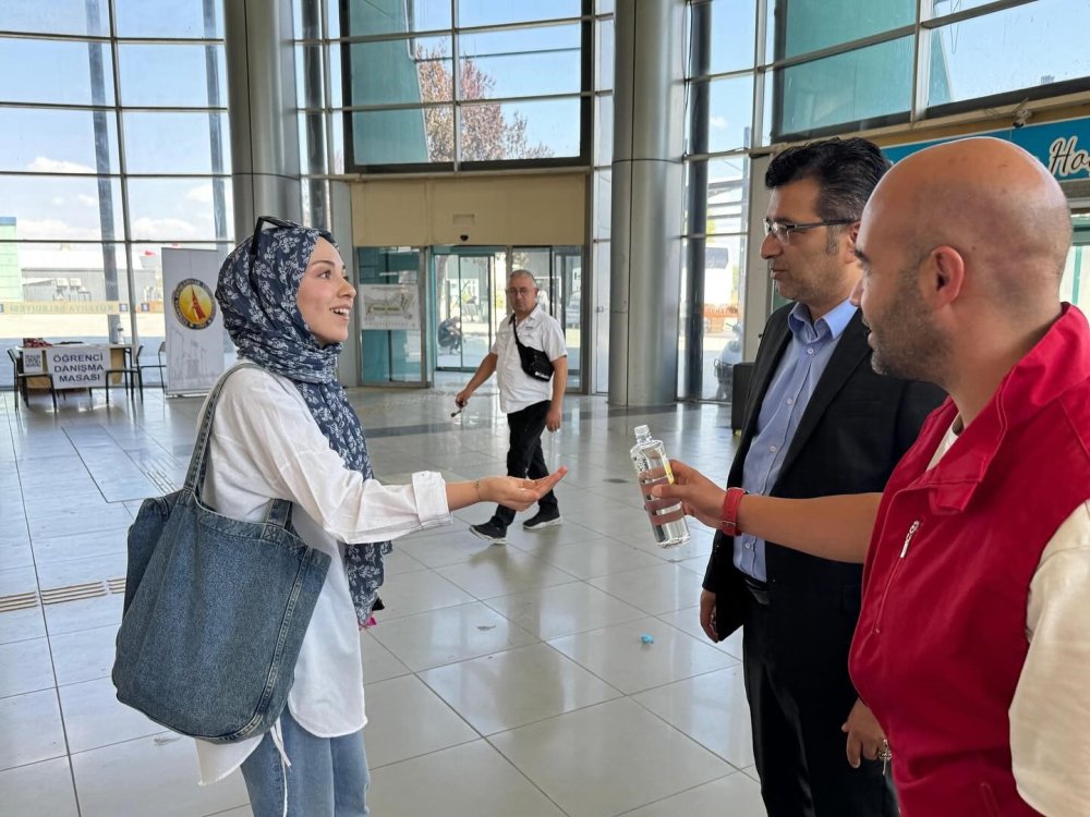 Üniversite Öğrencilerine Otogarda Sıcak Karşılama