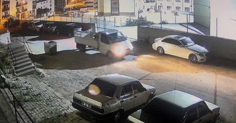 Aynı Aracın Üzerinde Oynama Yapıp, İzini Kaybettirmeye Çalıştı