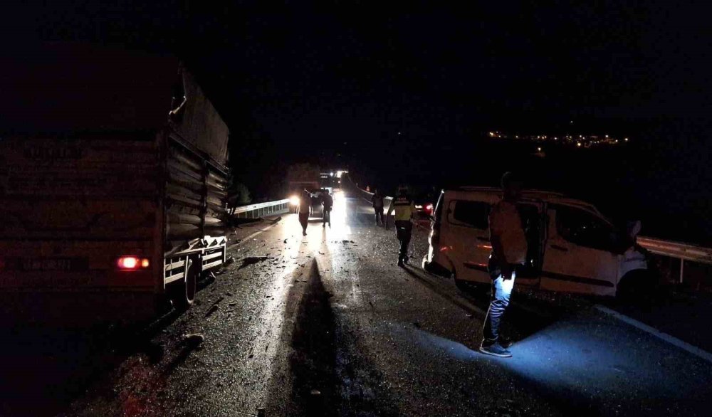 Bilecik'te Feci Kaza! 1 Ölü 1 Ağır Yaralı