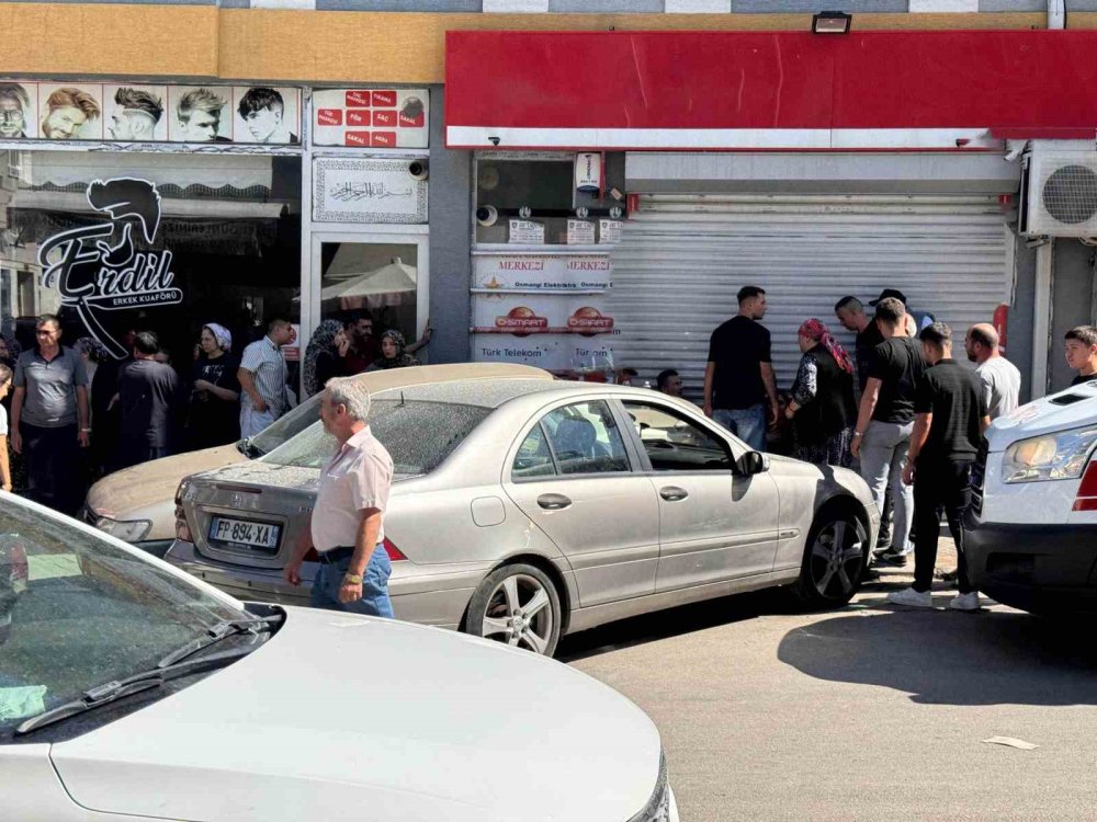 Çarptığı Araç, 11 Yaşındaki Çocuğu Duvara Sıkıştırdı
