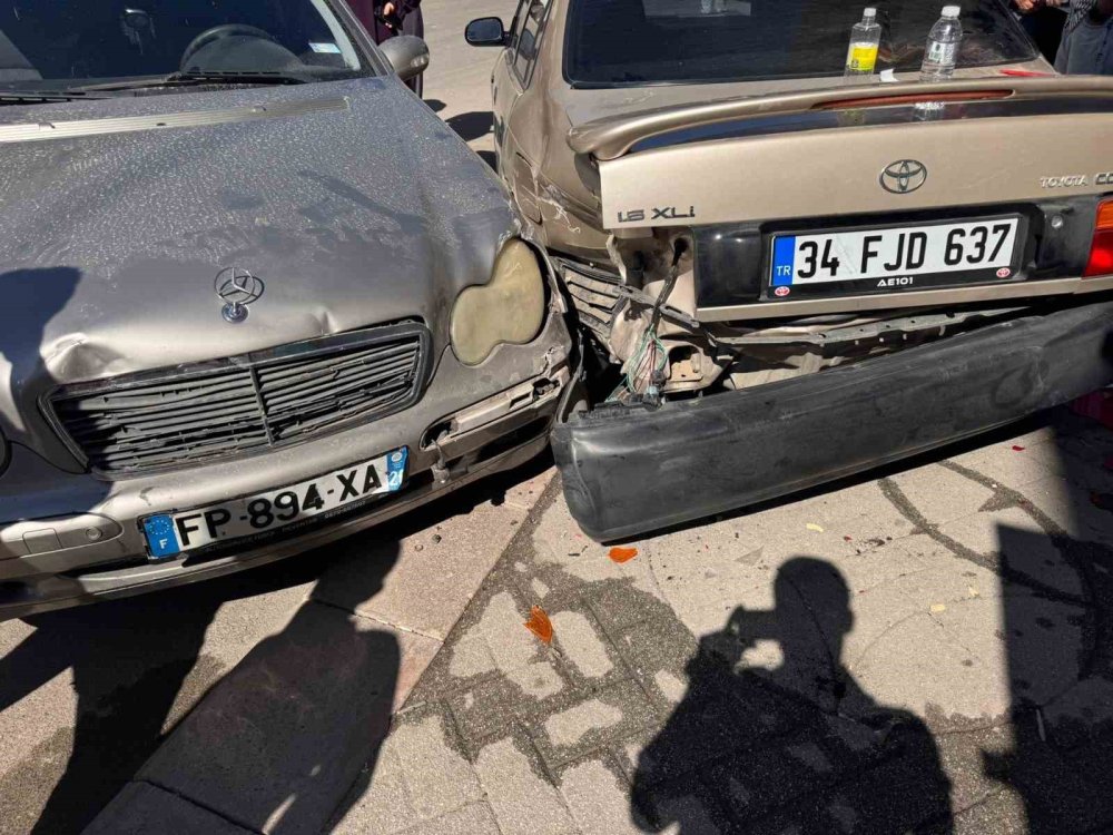 Çarptığı Araç, 11 Yaşındaki Çocuğu Duvara Sıkıştırdı