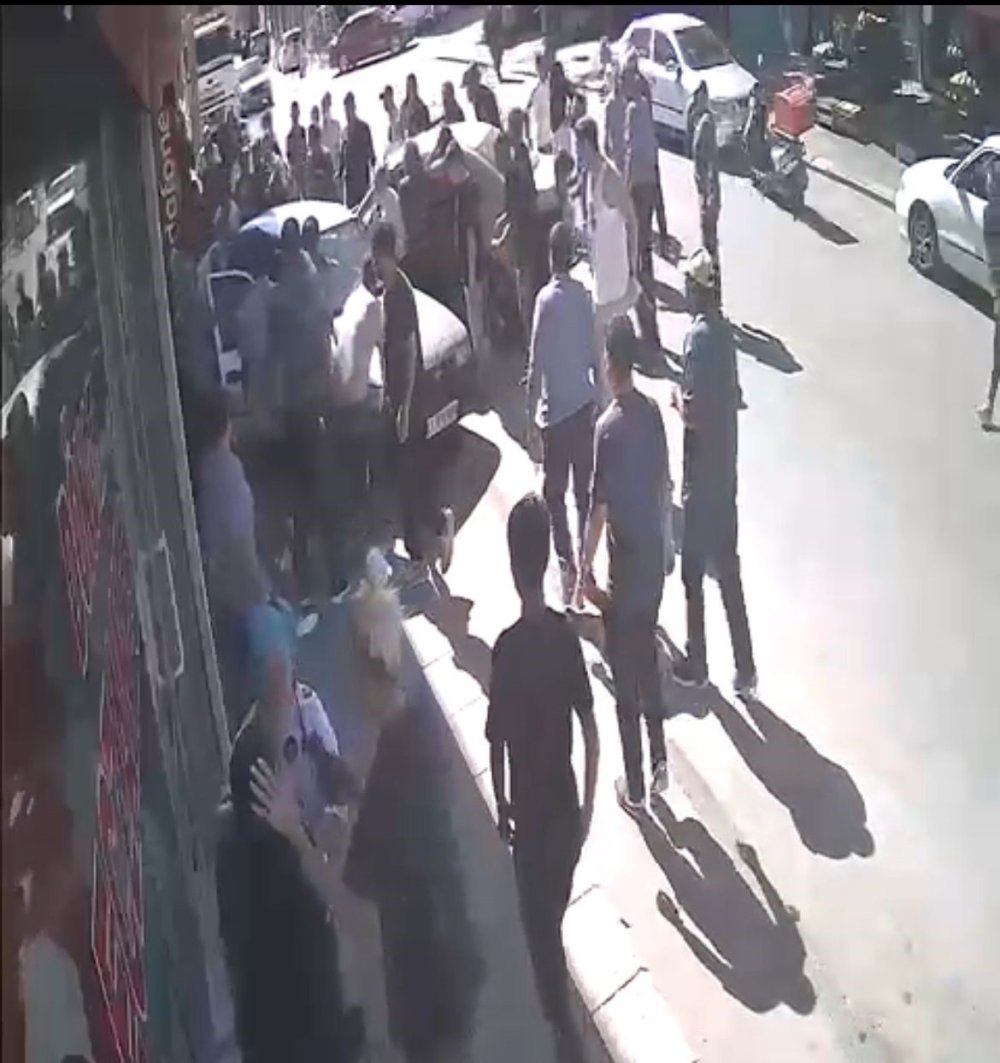 Çarptığı Araç, 11 Yaşındaki Çocuğu Duvara Sıkıştırdı