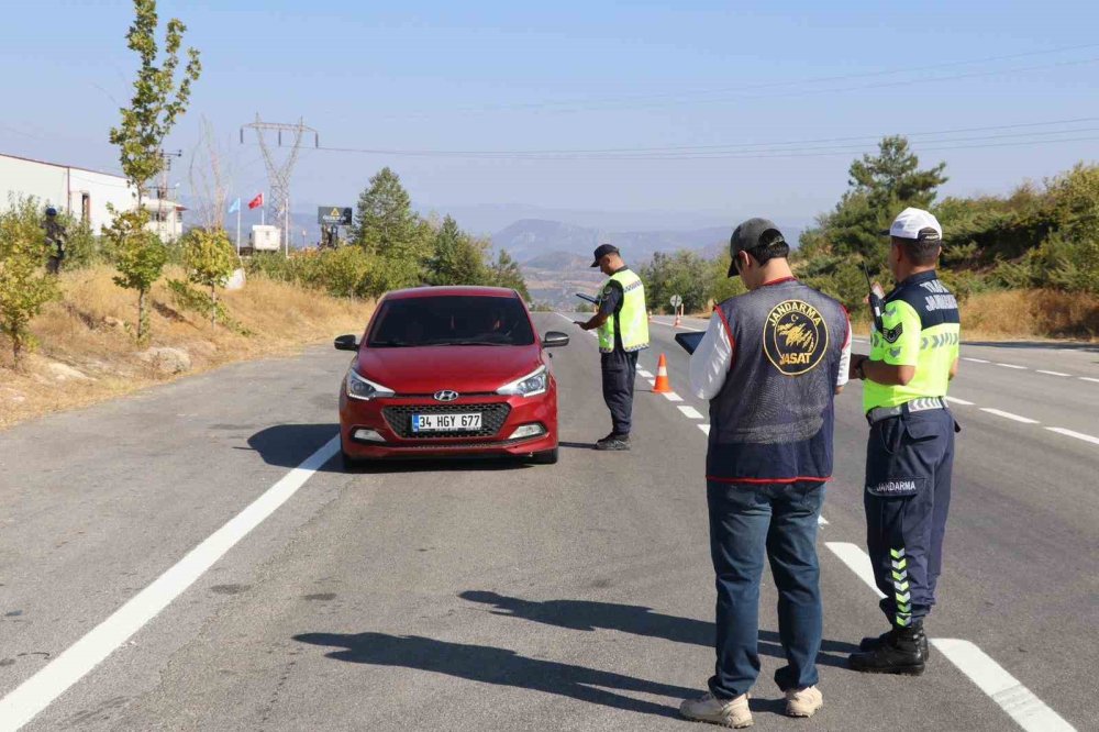 Jandarma Söğüt Şenliklinde Kuş Uçurtmadı